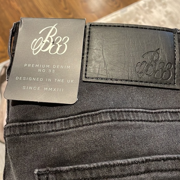 BEE INSPIRED LUCA SKINNY STRETCH JEANS - DISTRESSED JET BLACK, 32R. Runs tight - Picture 4 of 4